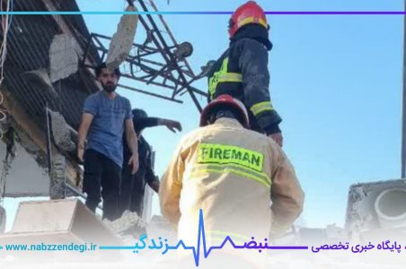 آتش نشانی در میان خرابه های ساختمان