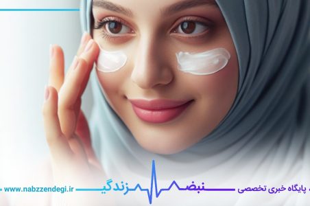 مادر باردار در حال استفاده از کرم ضد آفتاب