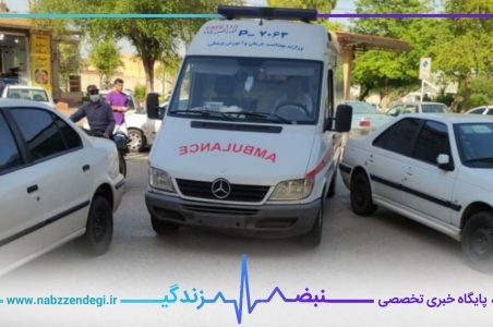 آمبولانس در ترافیک پارکینگ شلوغ