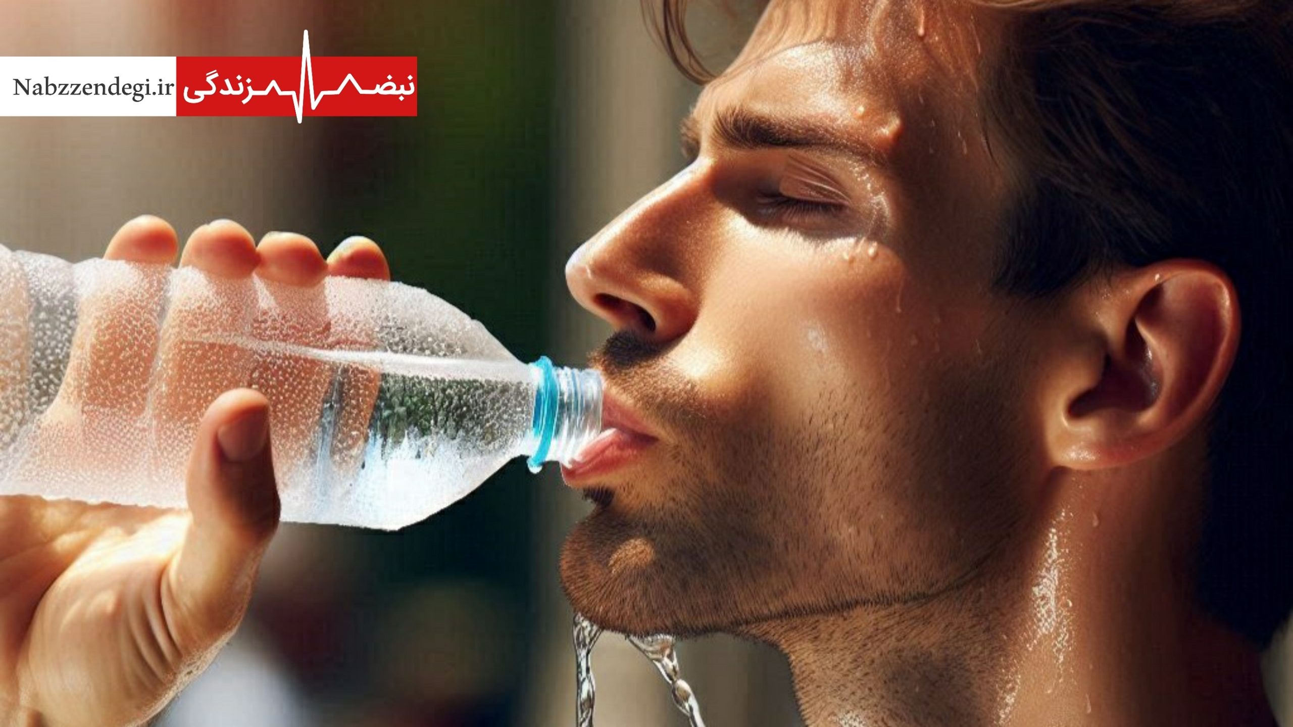 پسر جوان در حال نوشیدن آب