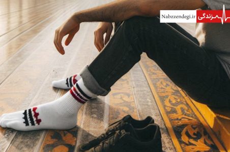 مردی با جوراب ضخیم