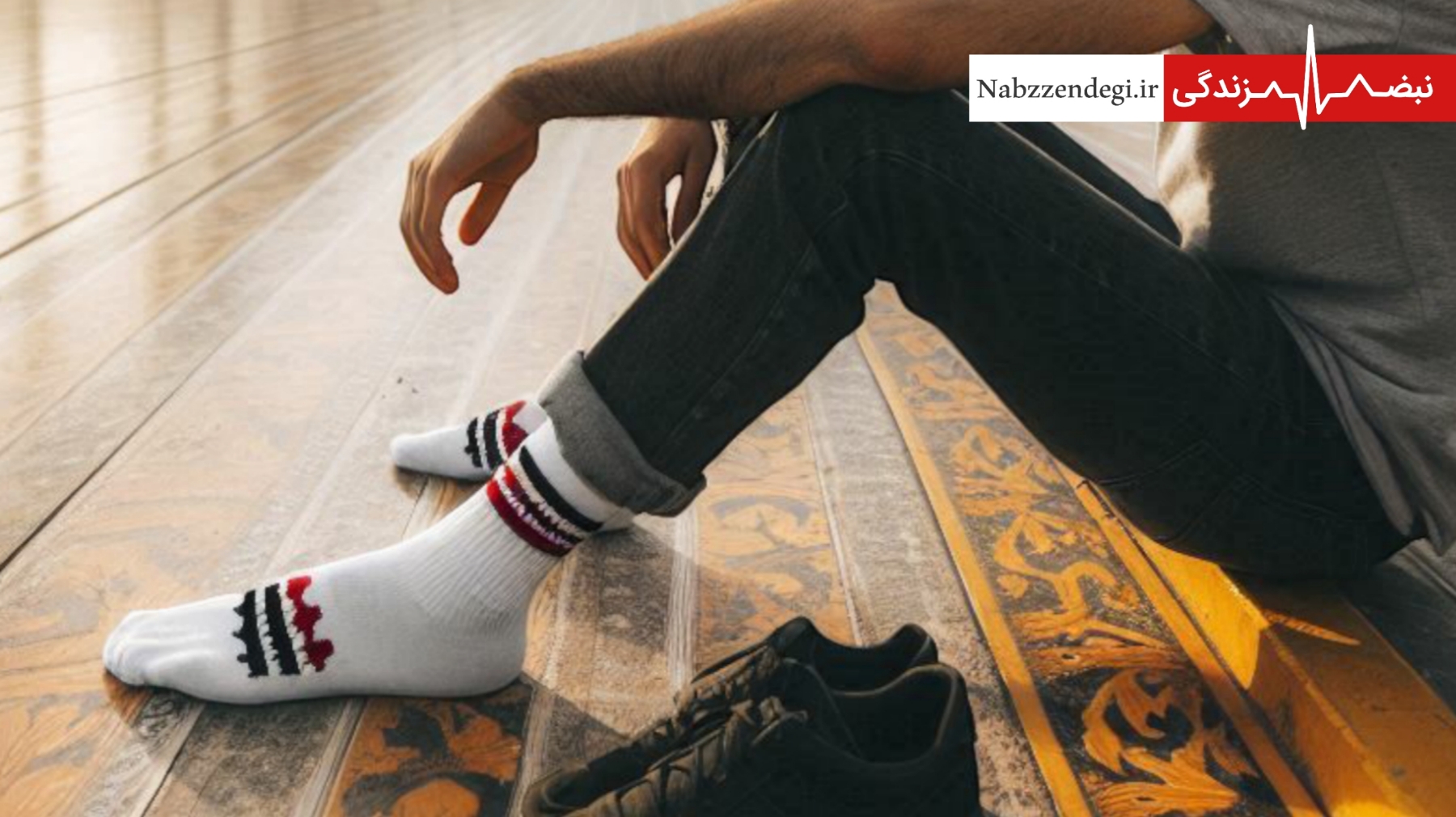 مردی با جوراب ضخیم